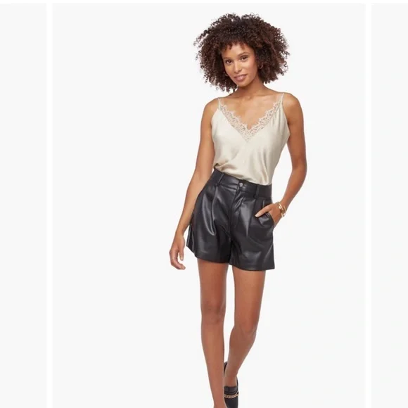 High-Waisted Flared Shorts Black size M NWT - Picture 2 of 4